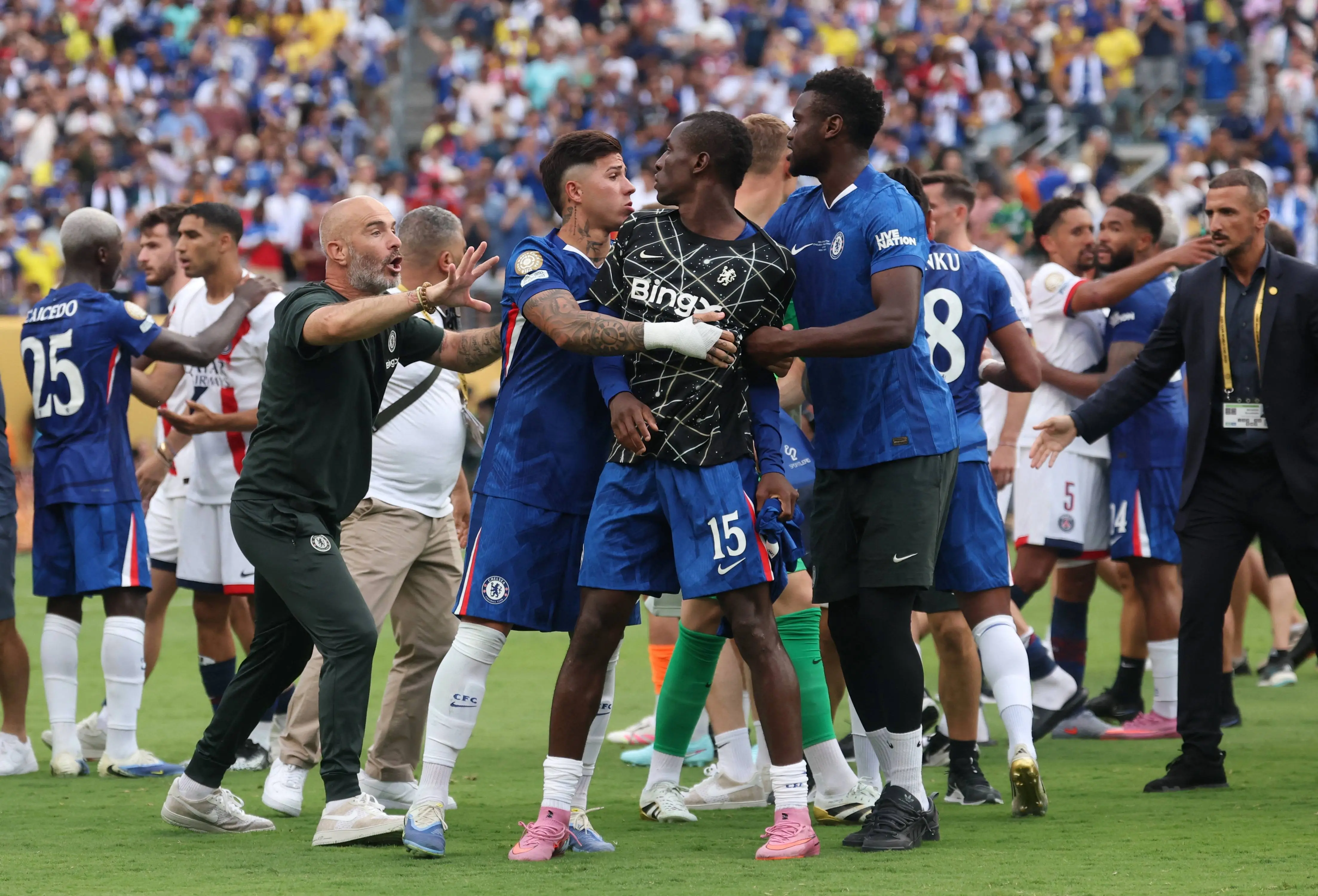 包含切尔西迎全明星赛关键赛，国际比赛日手感冰凉，球迷炸锅，身体对抗强度拉满的词条